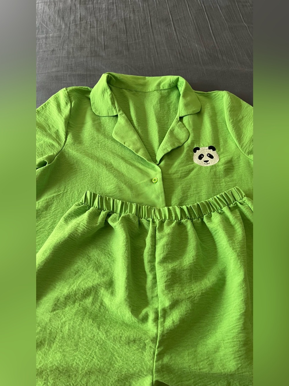 Lime Green Panda causal  women’s Set
Has no size tag
Check dimensions fits M